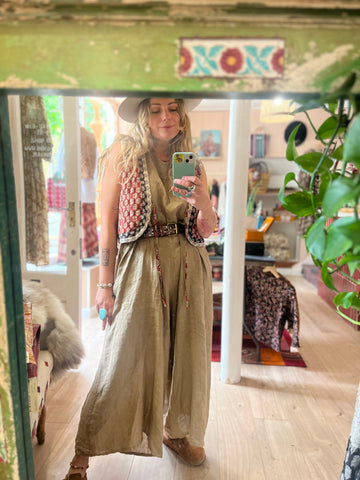 Linen jumpsuit and necklace 🧡